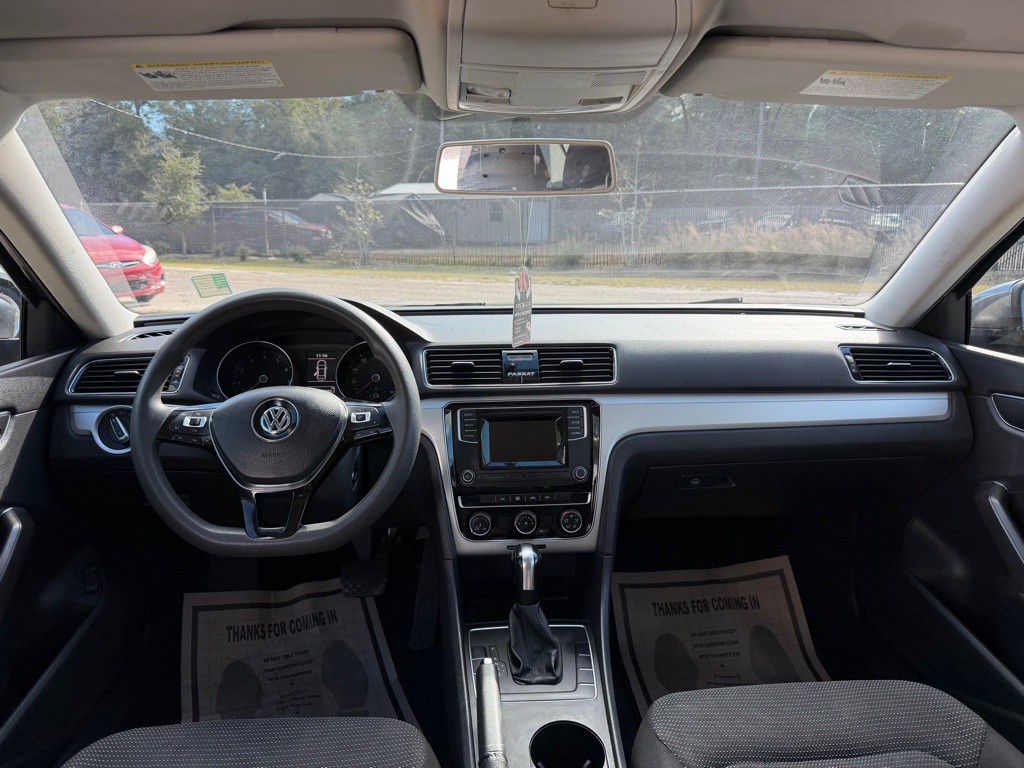 2018 Volkswagen Passat Image 10