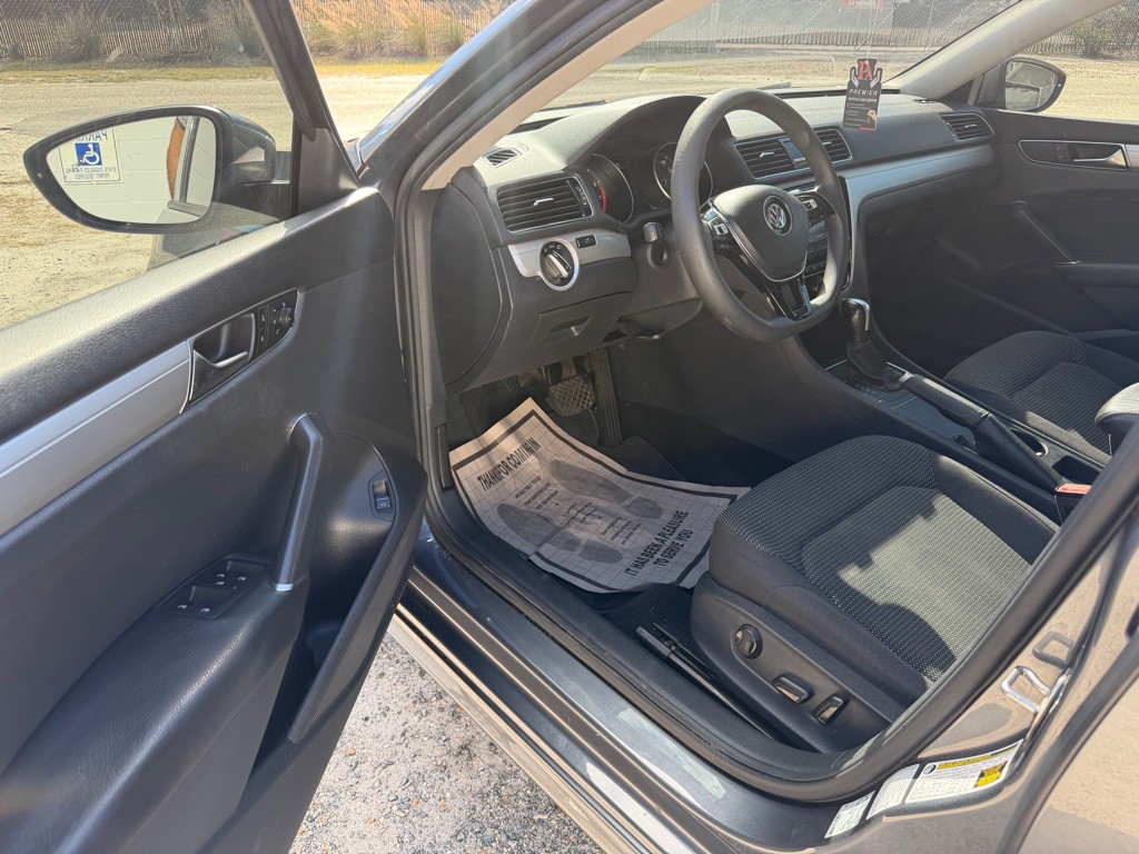 2018 Volkswagen Passat Image 11