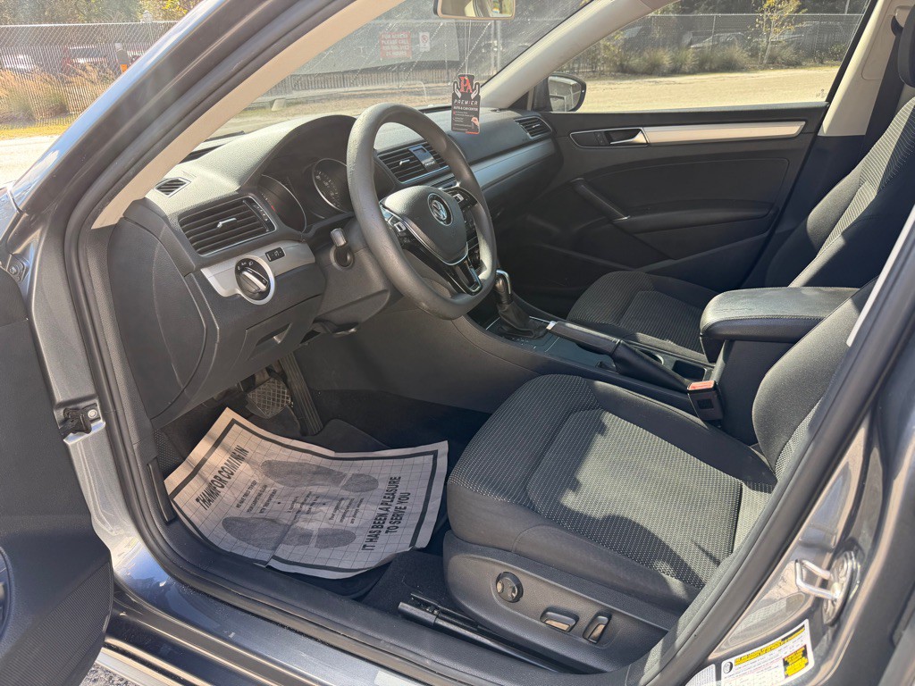 2018 Volkswagen Passat Image 12