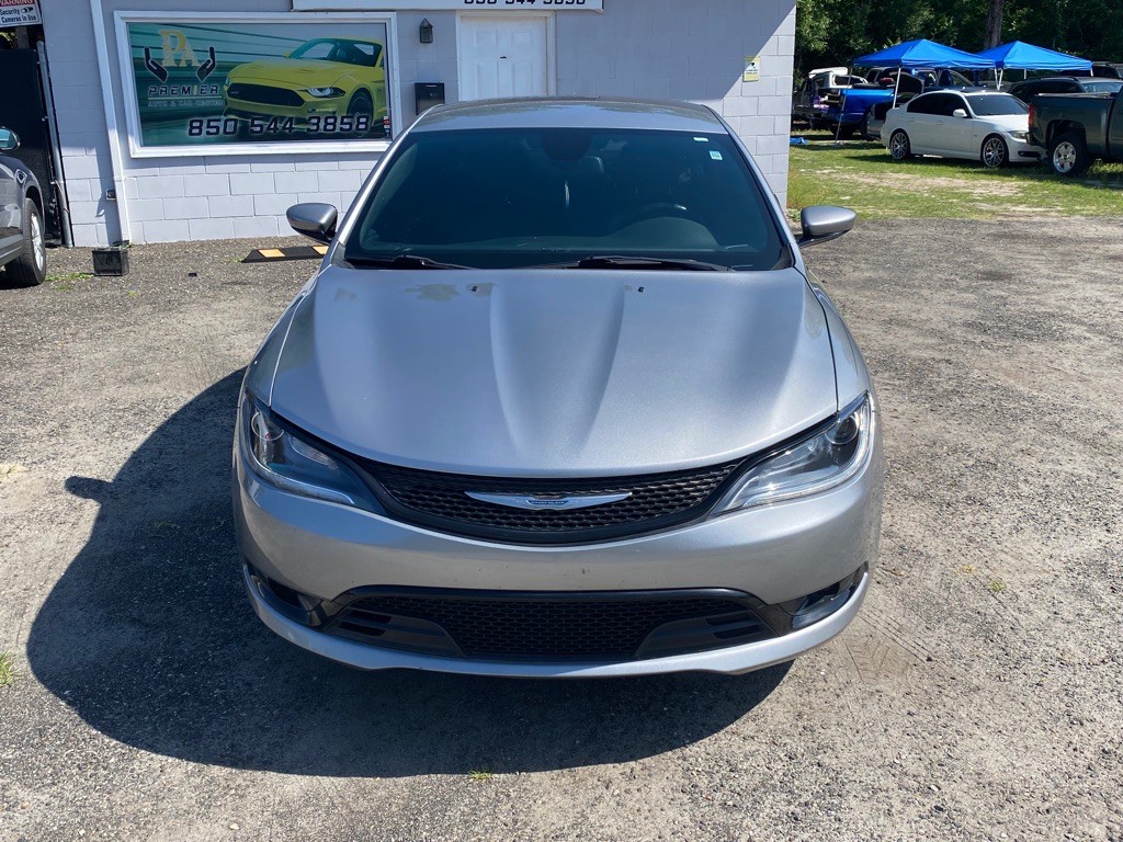 2016 Chrysler 200 Image 2
