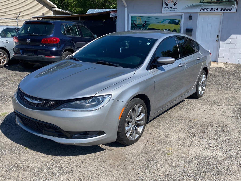 2016 Chrysler 200 Image 3