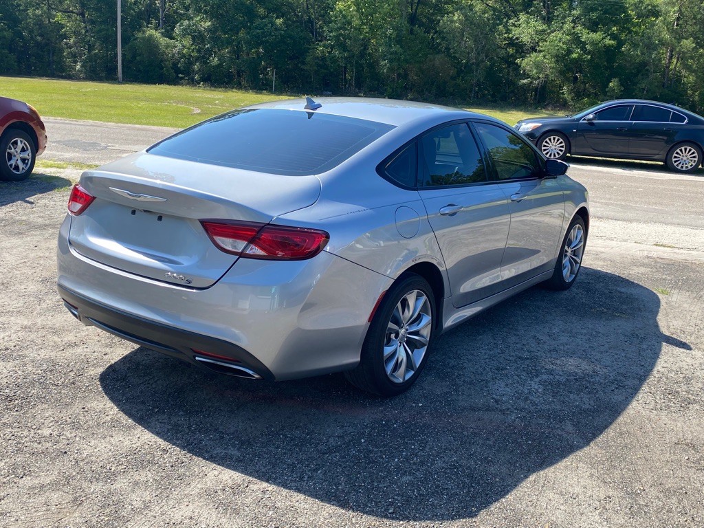 2016 Chrysler 200 Image 4