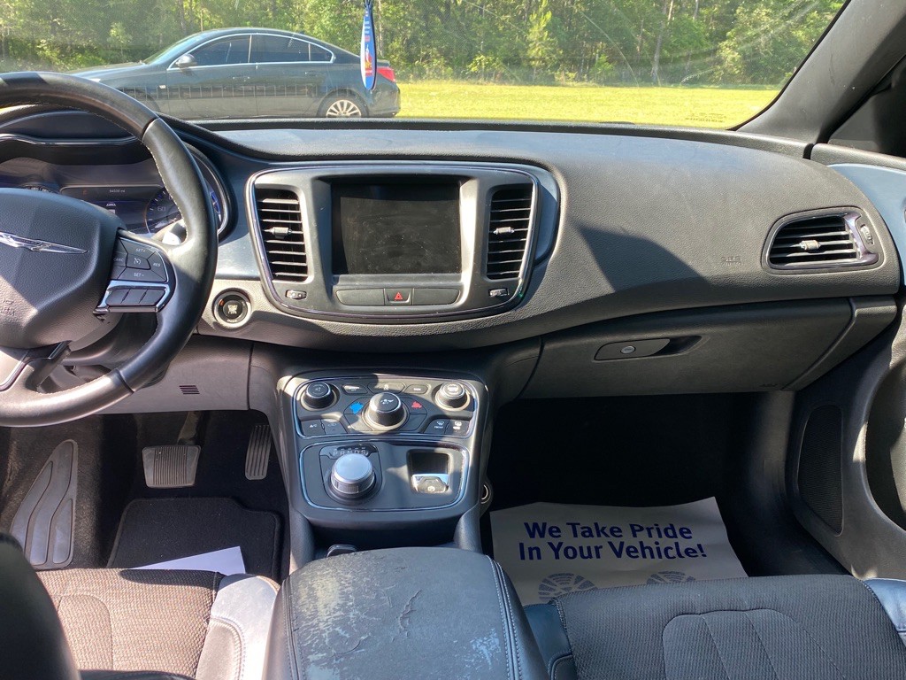 2016 Chrysler 200 Image 13