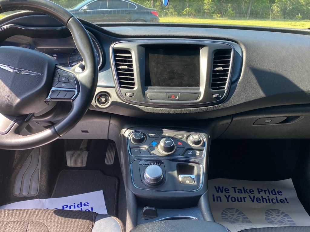 2016 Chrysler 200 Image 14