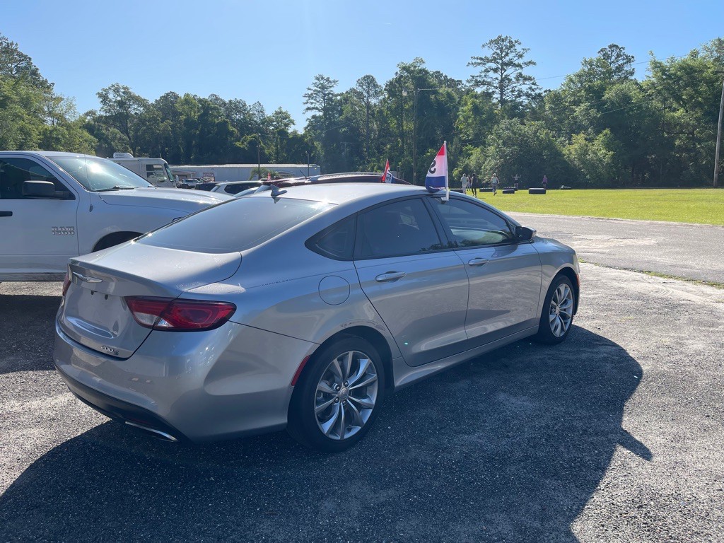 2016 Chrysler 200 Image 16