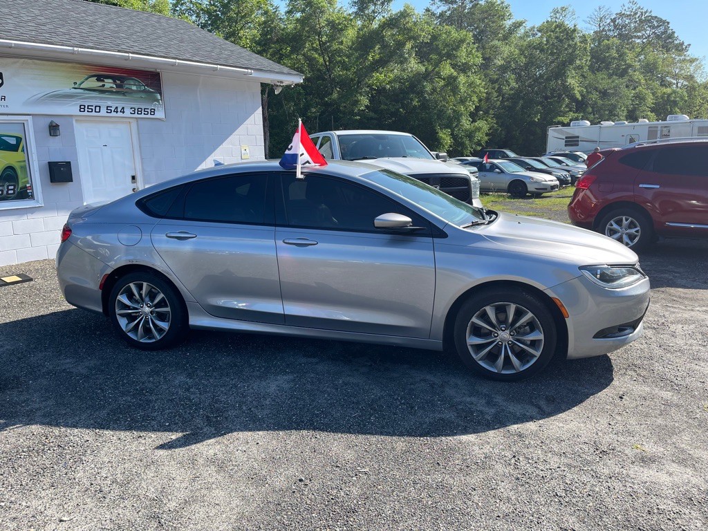 2016 Chrysler 200 Image 17