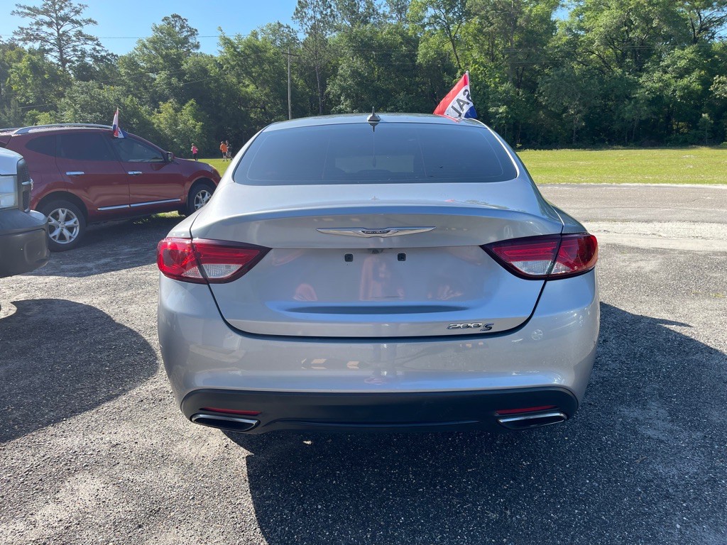 2016 Chrysler 200 Image 19