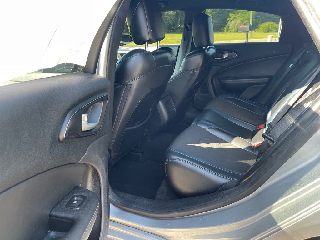 2016 Chrysler 200 Image 22