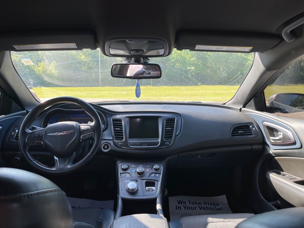 2016 Chrysler 200 Image 23