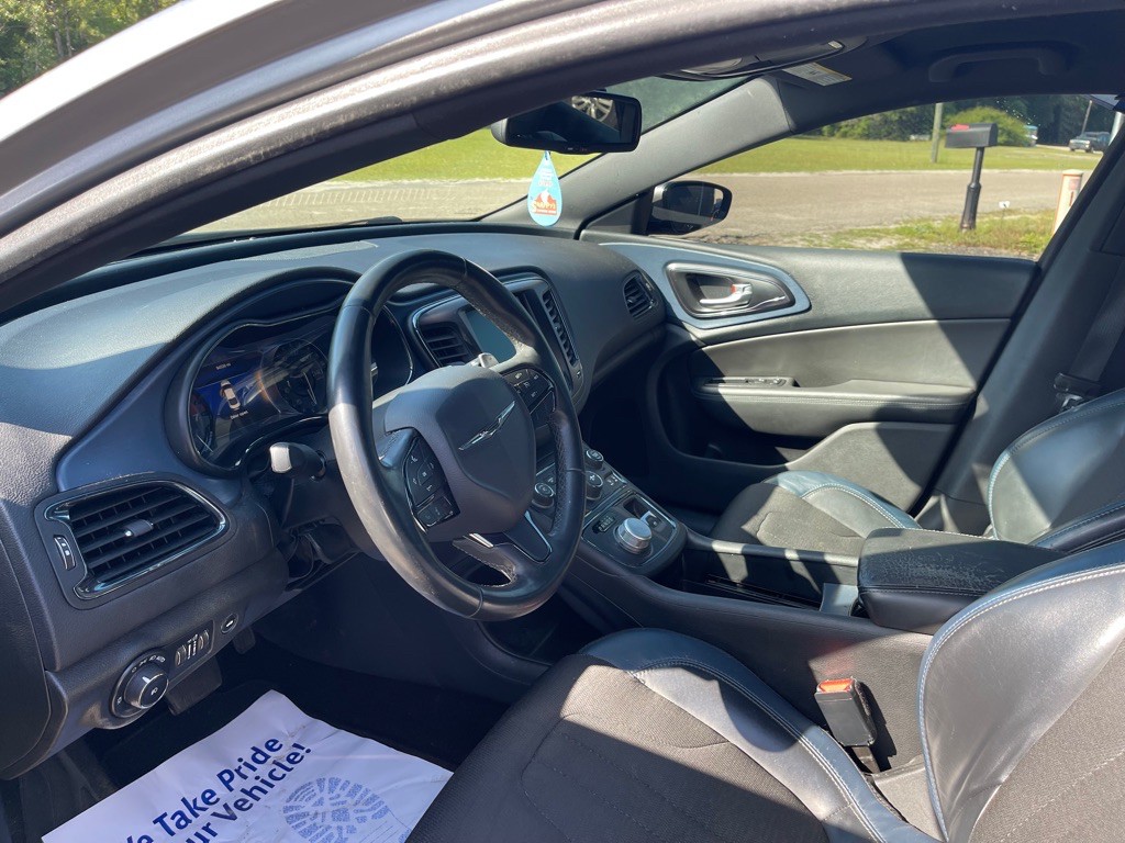 2016 Chrysler 200 Image 26