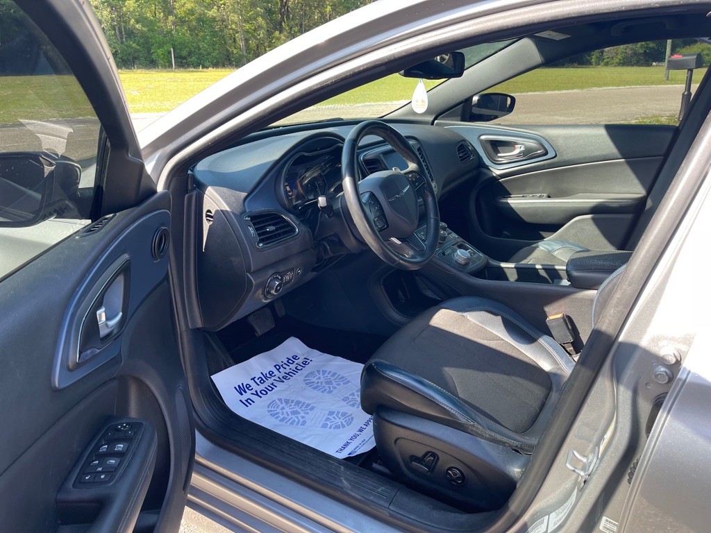 2016 Chrysler 200 Image 28