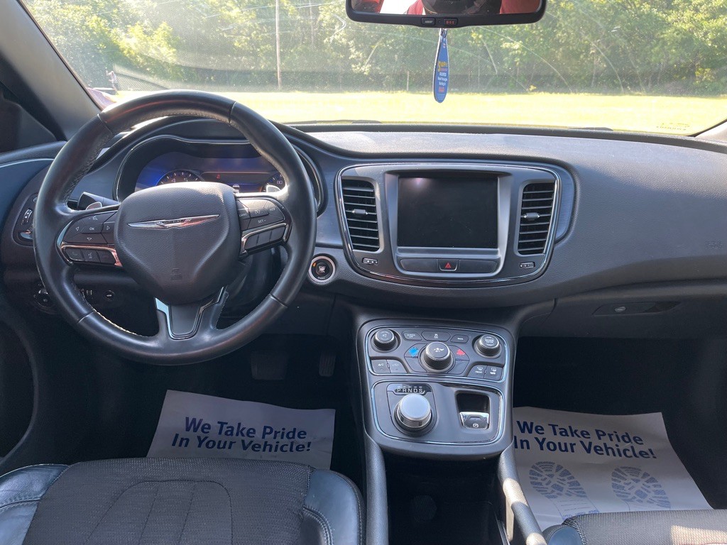 2016 Chrysler 200 Image 24