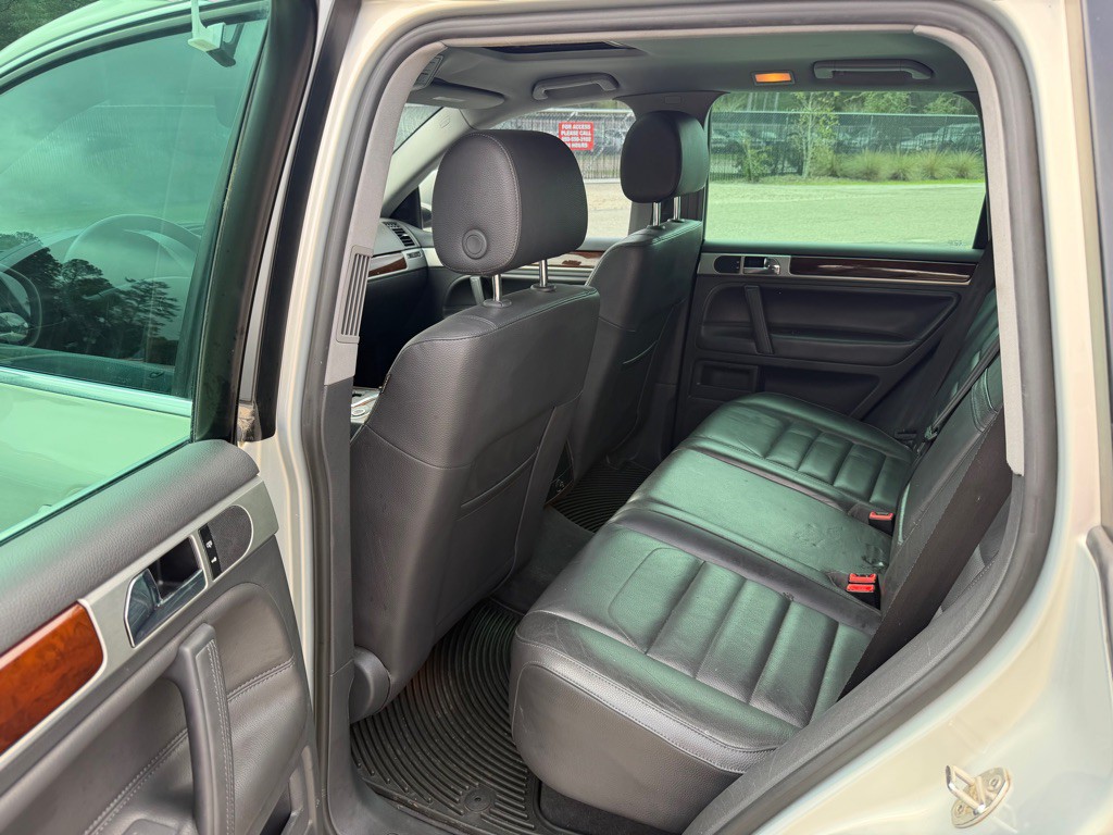 2009 Volkswagen Touareg Image 11