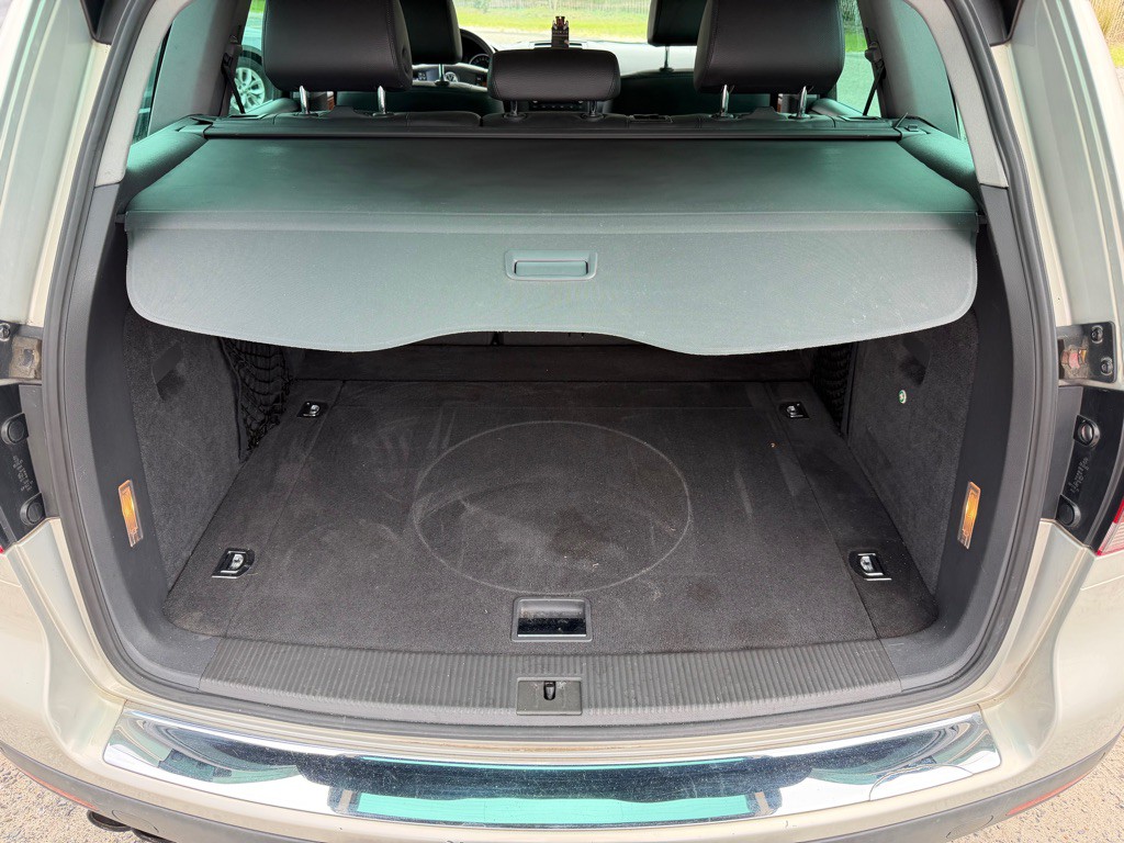 2009 Volkswagen Touareg Image 16