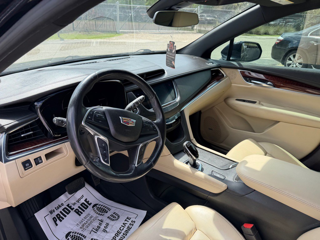 2017 Cadillac XT5 Image 10