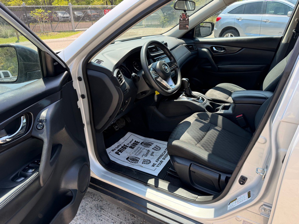 2018 Nissan Rogue Image 9