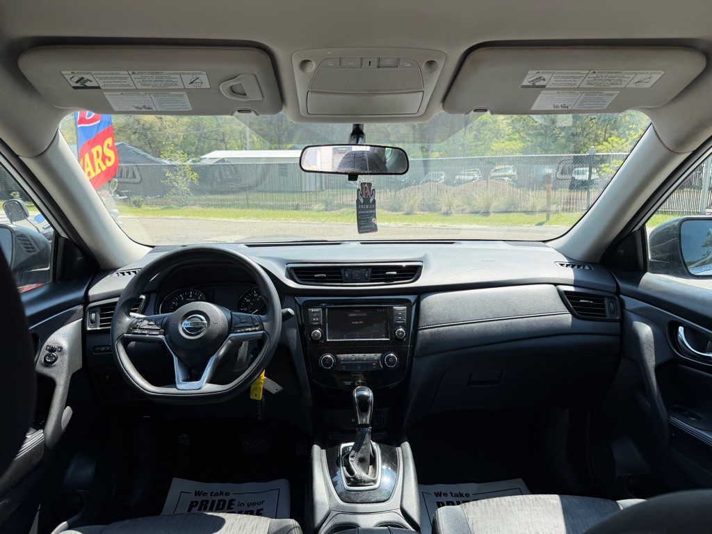 2018 Nissan Rogue Image 11