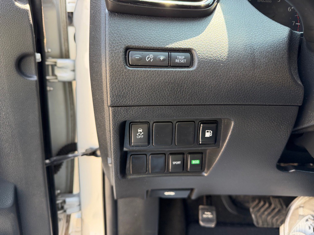 2018 Nissan Rogue Image 15