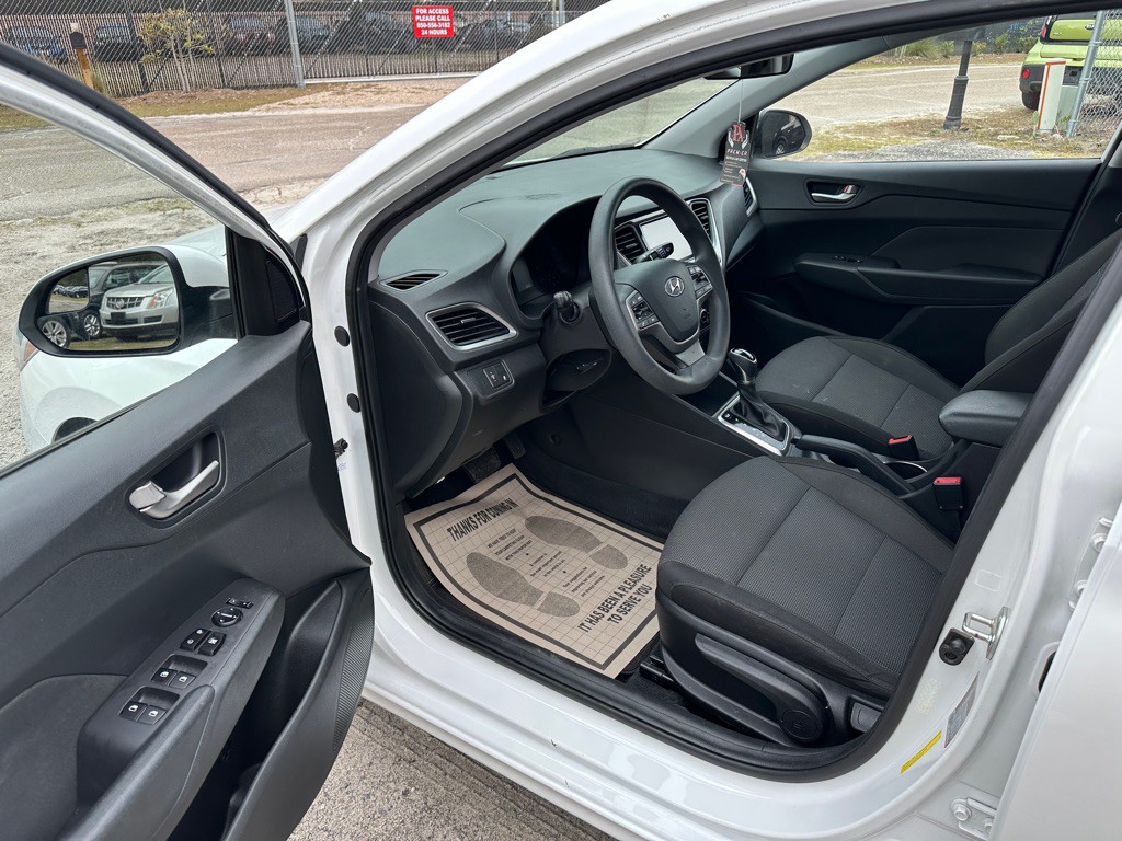 2018 Hyundai Accent Image 9