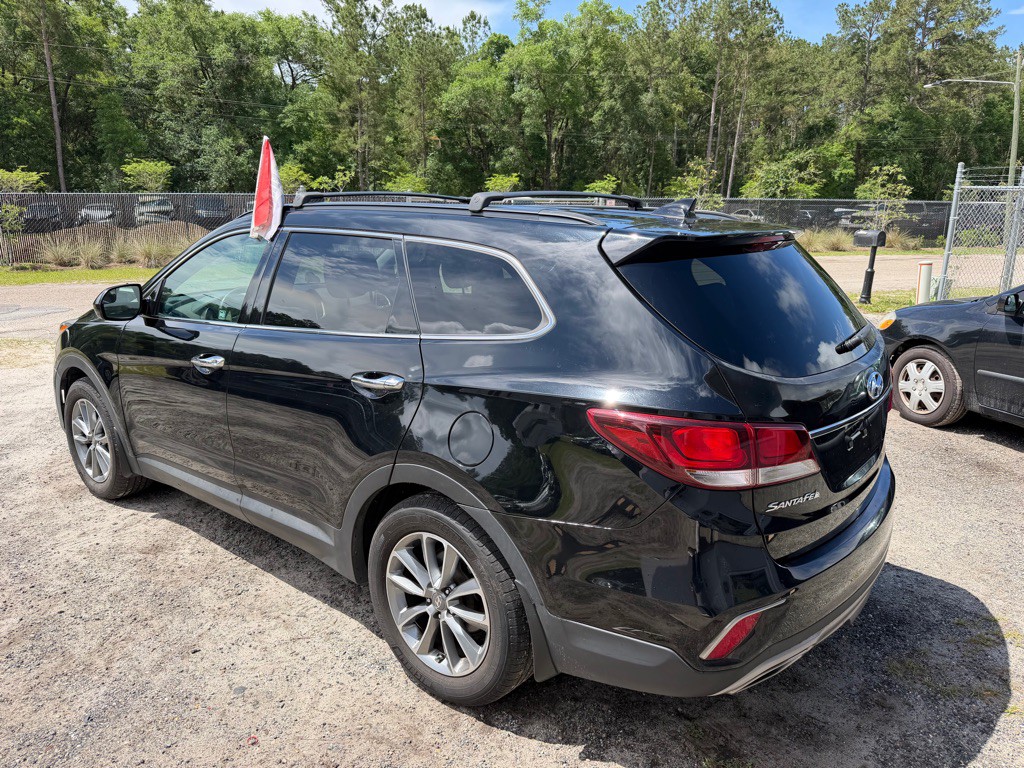 2017 Hyundai Santa Fe Image 4