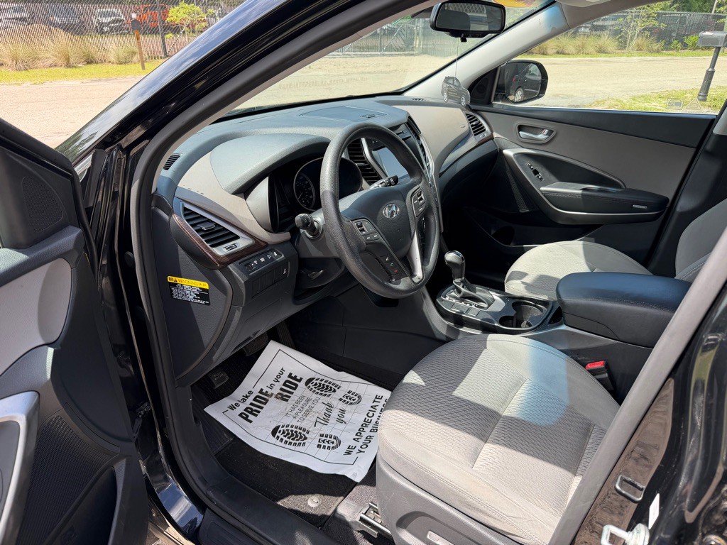 2017 Hyundai Santa Fe Image 9