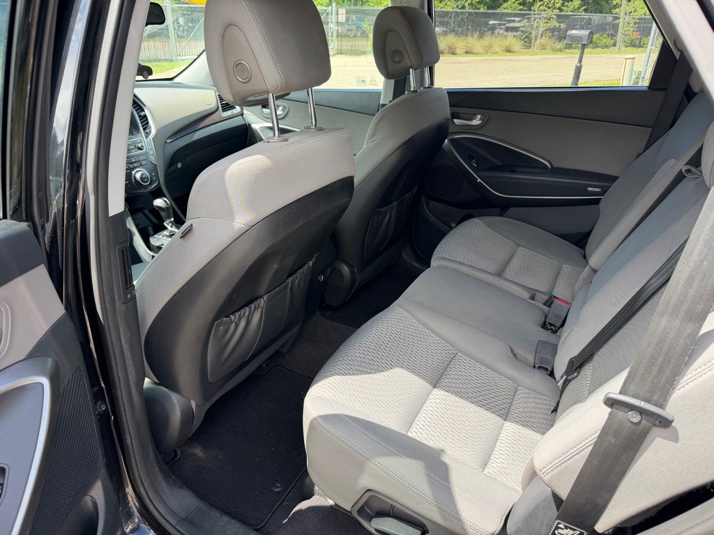 2017 Hyundai Santa Fe Image 11