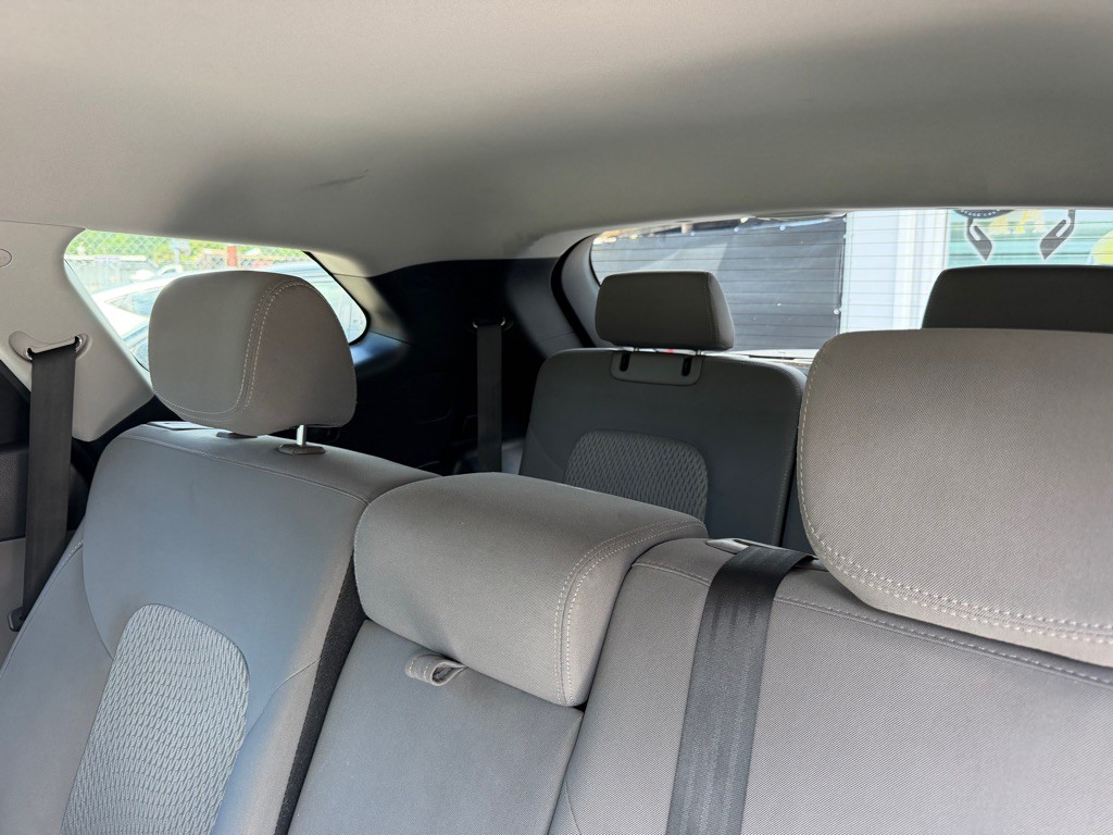 2017 Hyundai Santa Fe Image 12
