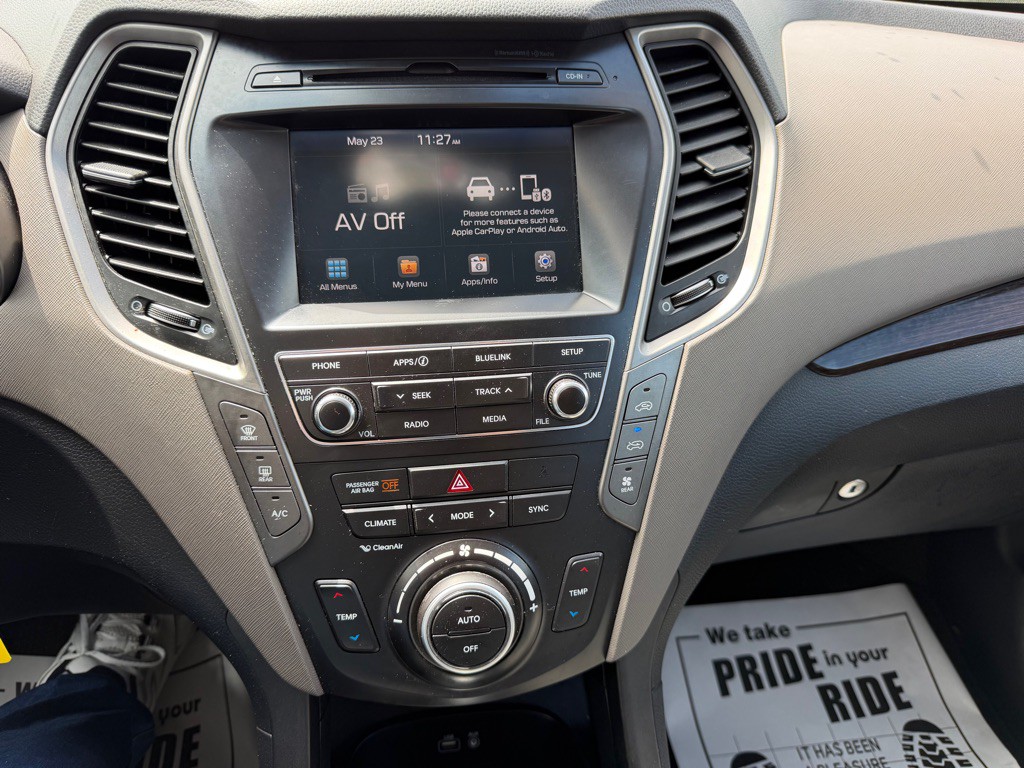 2017 Hyundai Santa Fe Image 14