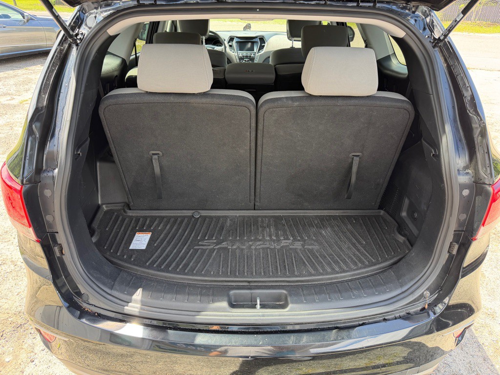 2017 Hyundai Santa Fe Image 16