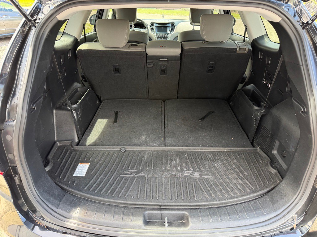 2017 Hyundai Santa Fe Image 17