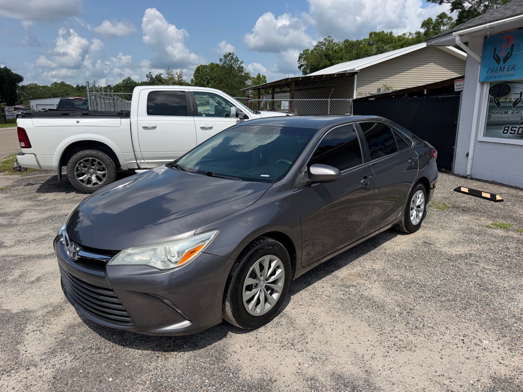 2015 Toyota Camry Image 2