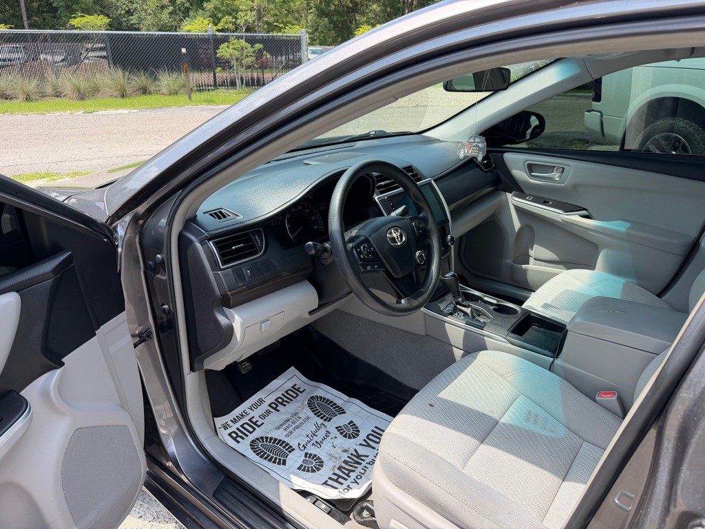 2015 Toyota Camry Image 9