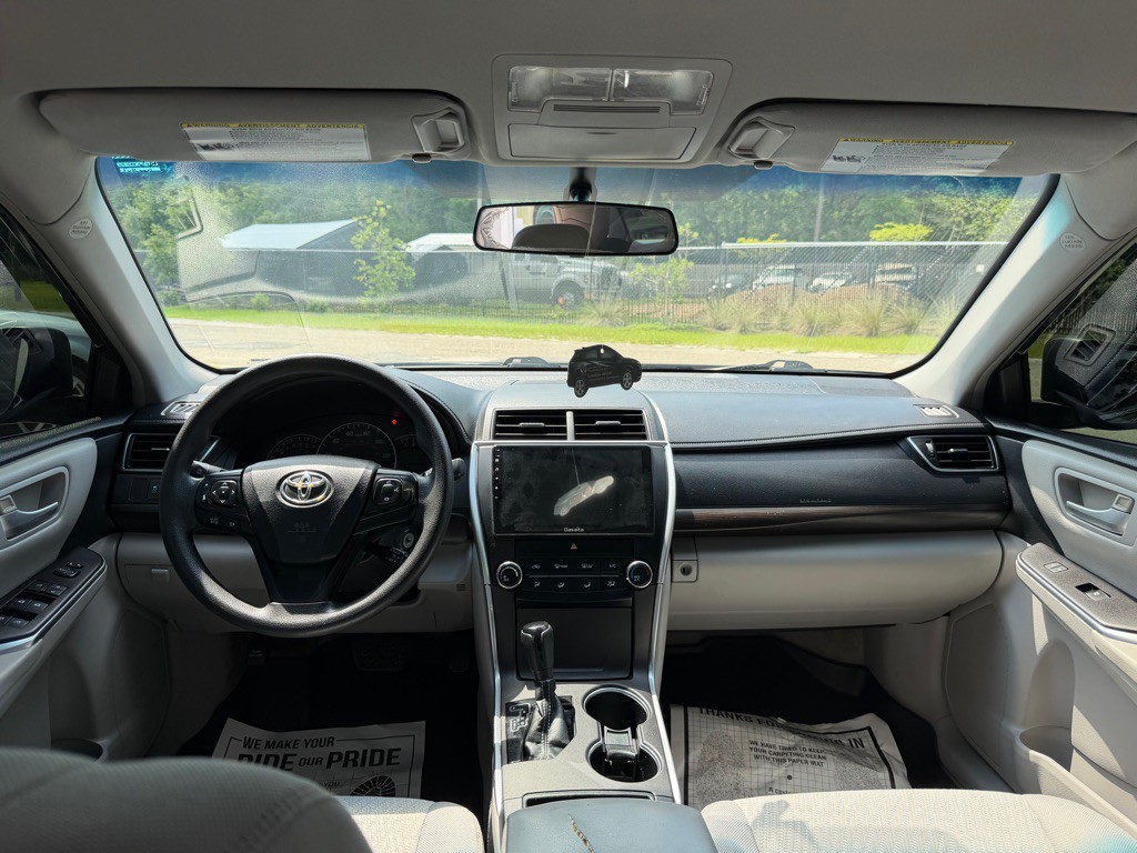 2015 Toyota Camry Image 10