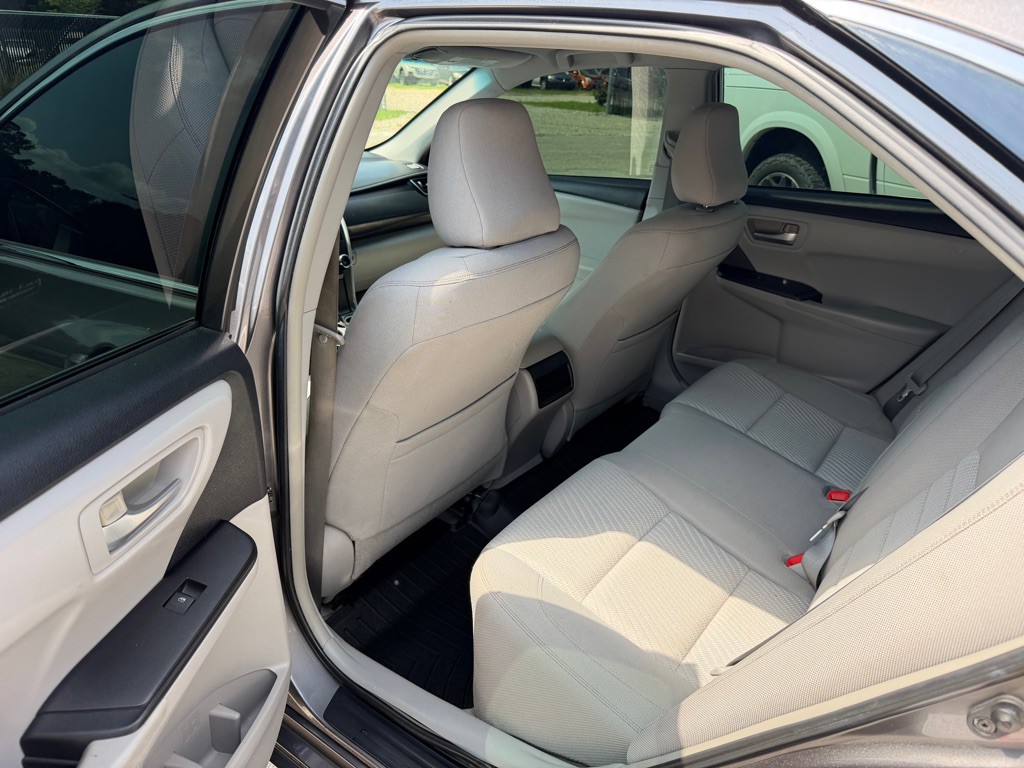 2015 Toyota Camry Image 11