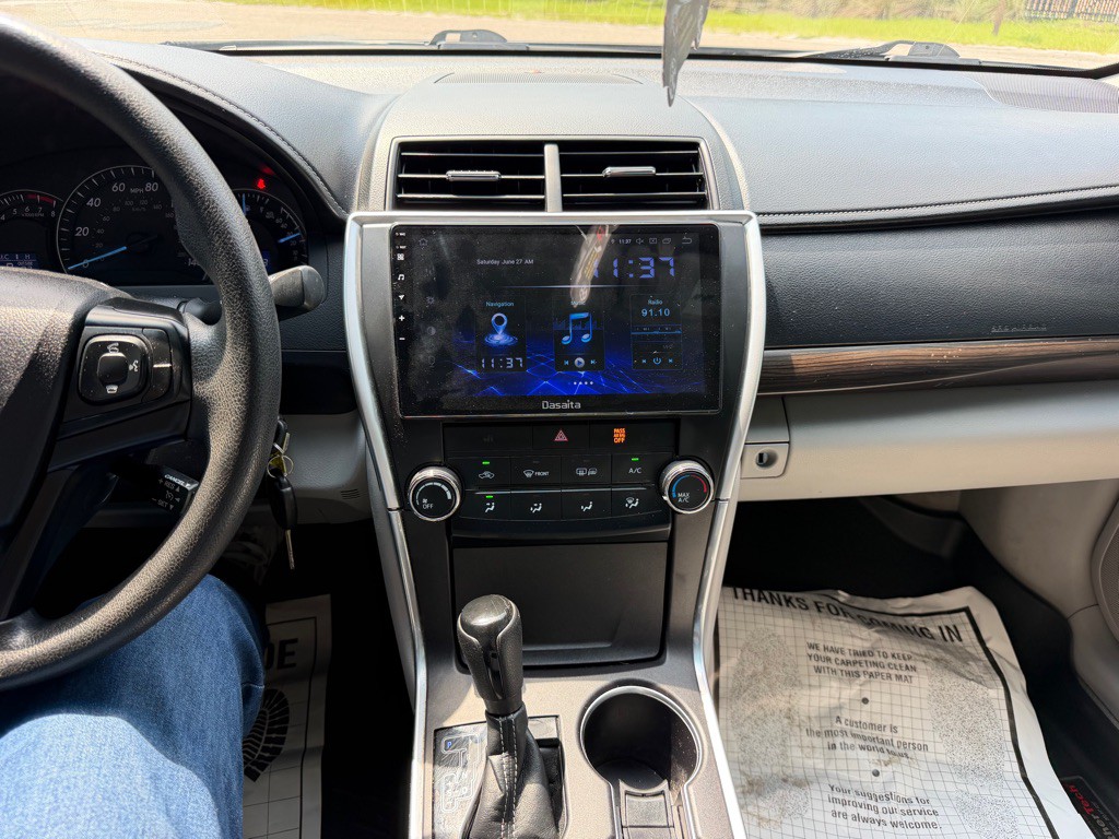 2015 Toyota Camry Image 12