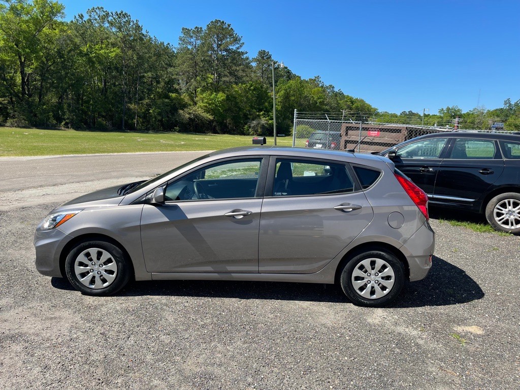 2017 Hyundai Accent Image 11