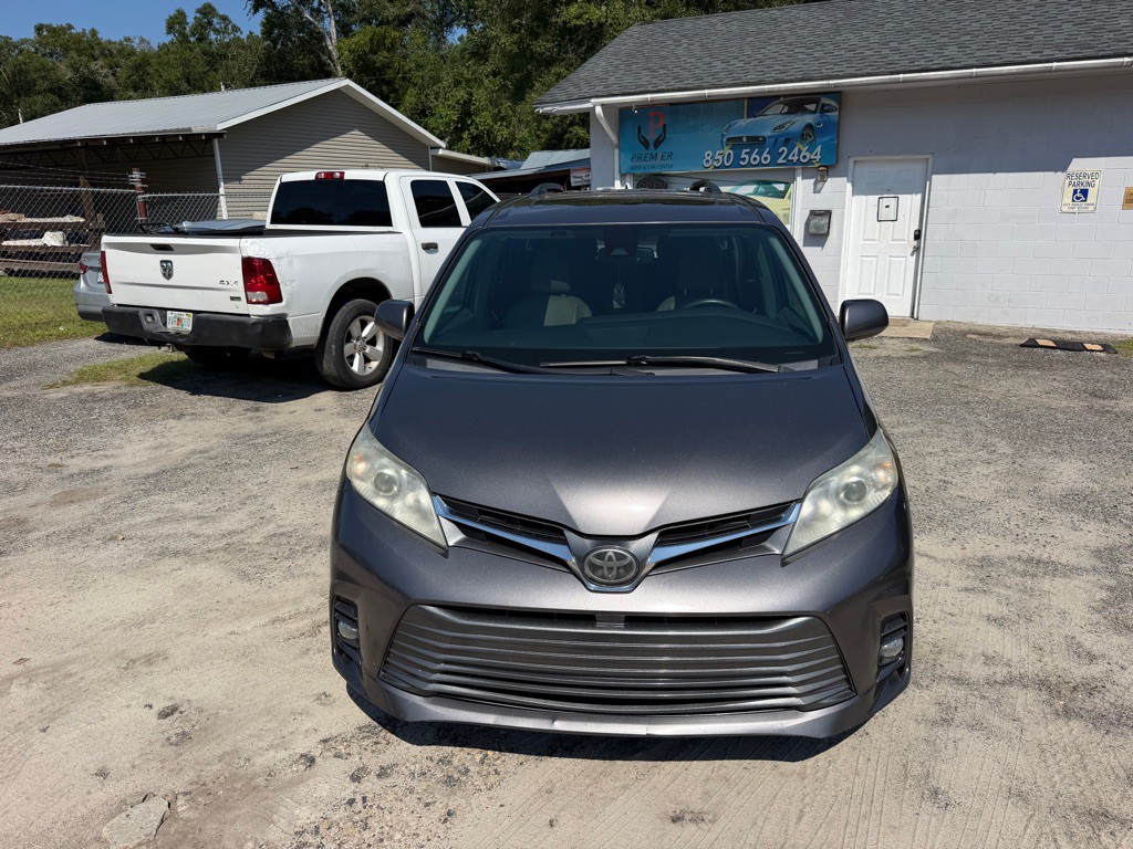 2018 Toyota Sienna Image 3