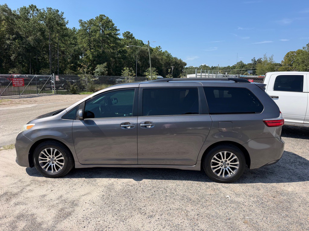 2018 Toyota Sienna Image 4
