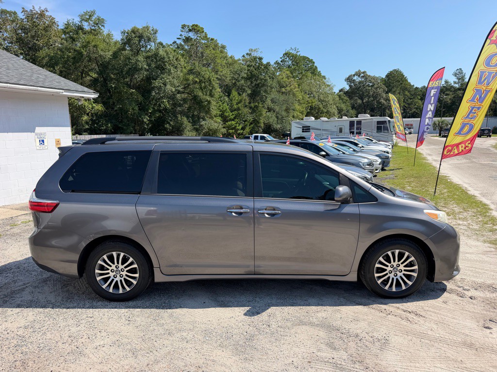 2018 Toyota Sienna Image 5