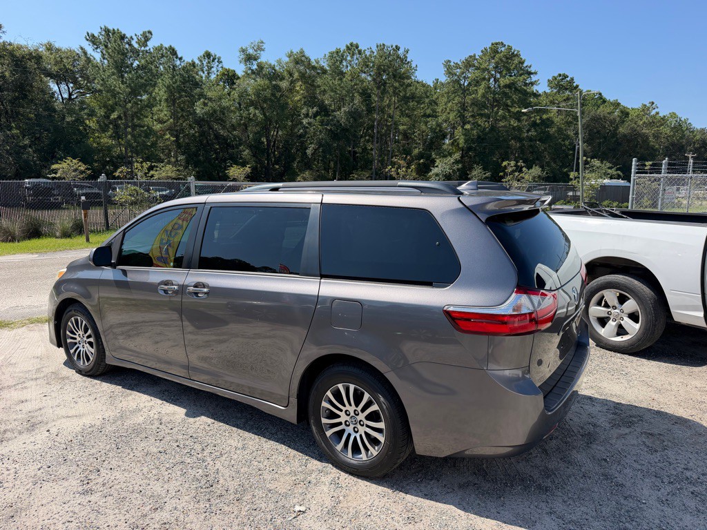 2018 Toyota Sienna Image 6