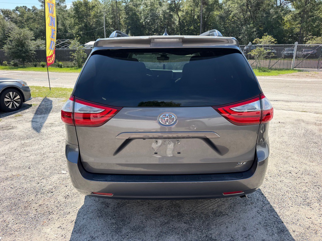 2018 Toyota Sienna Image 8