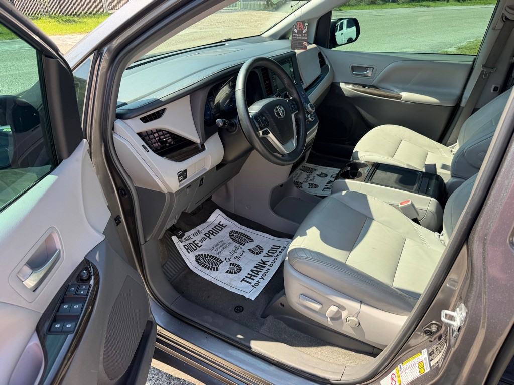 2018 Toyota Sienna Image 9