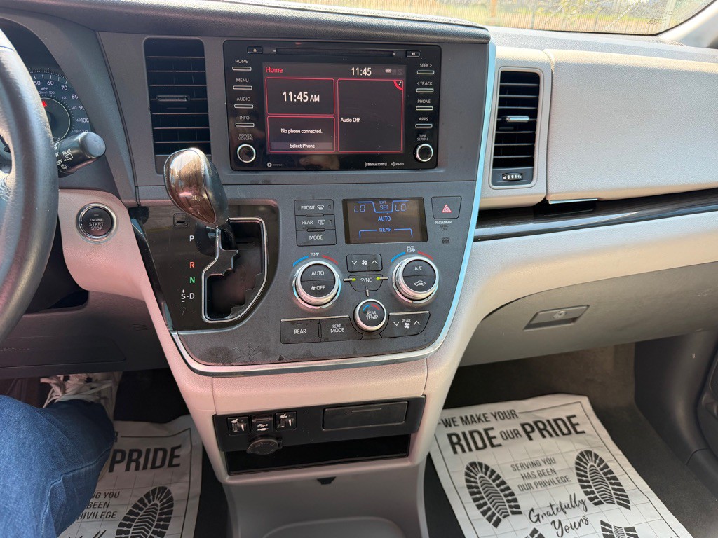 2018 Toyota Sienna Image 11