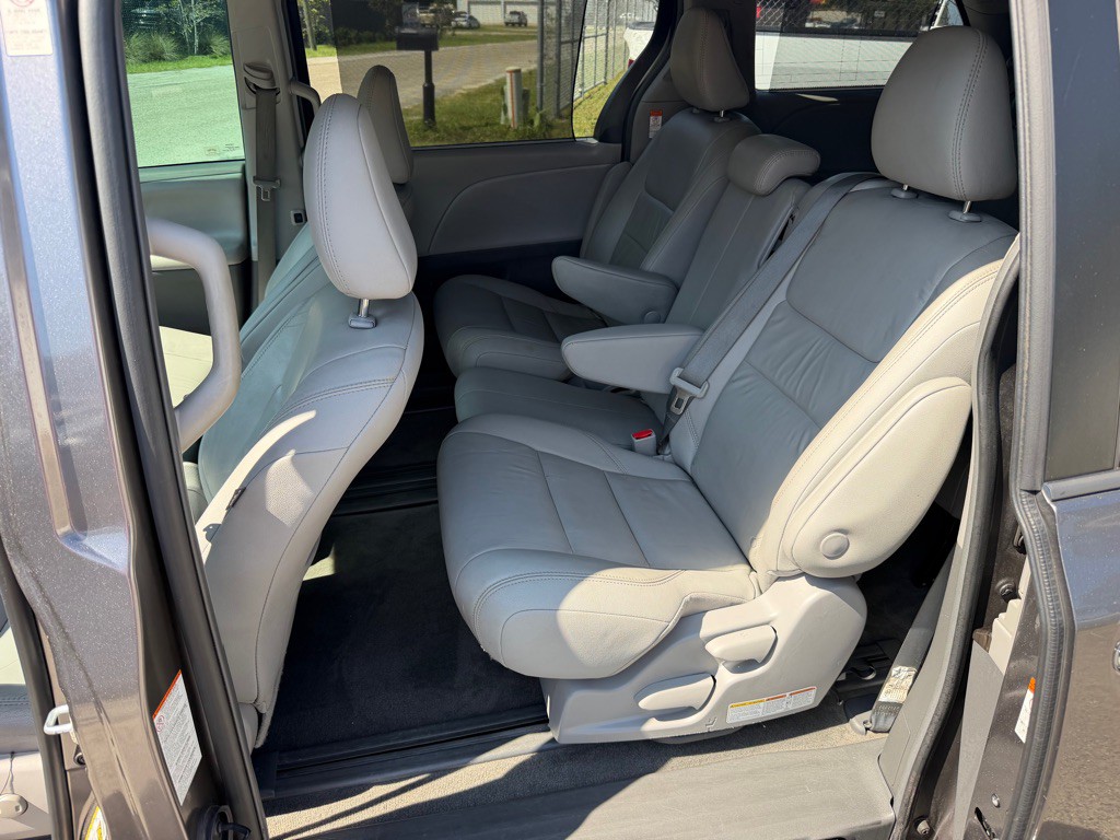 2018 Toyota Sienna Image 12