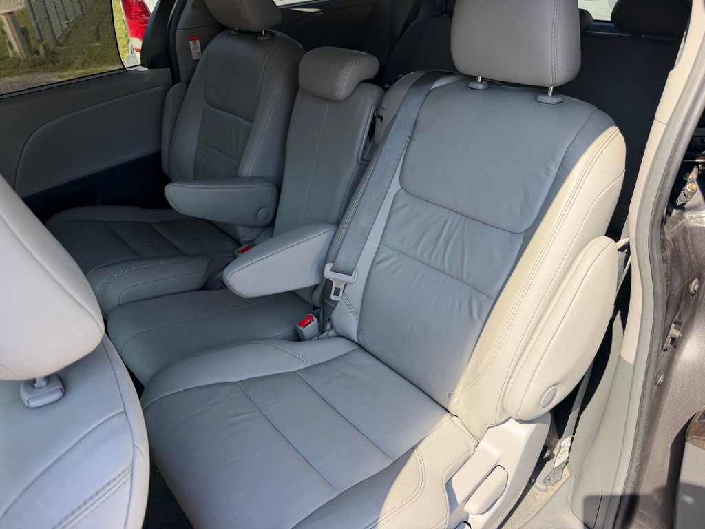 2018 Toyota Sienna Image 13