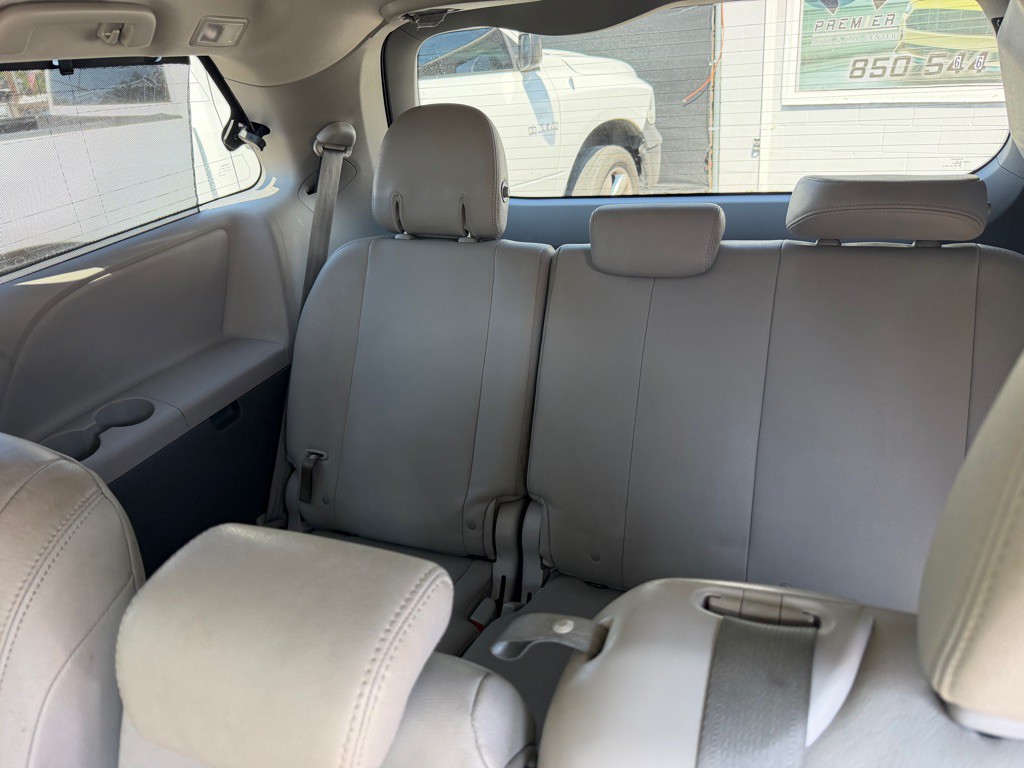 2018 Toyota Sienna Image 14