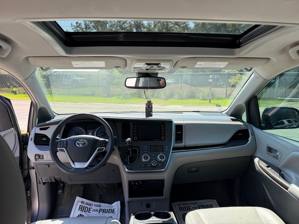 2018 Toyota Sienna Image 15