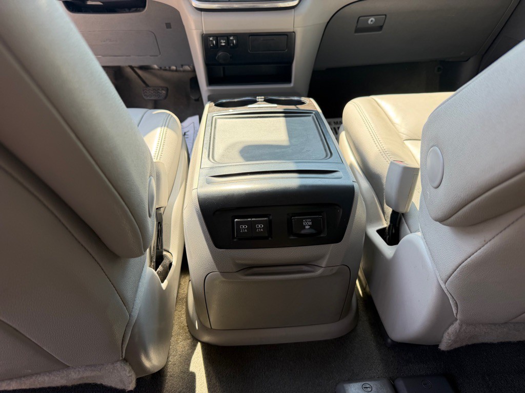 2018 Toyota Sienna Image 16