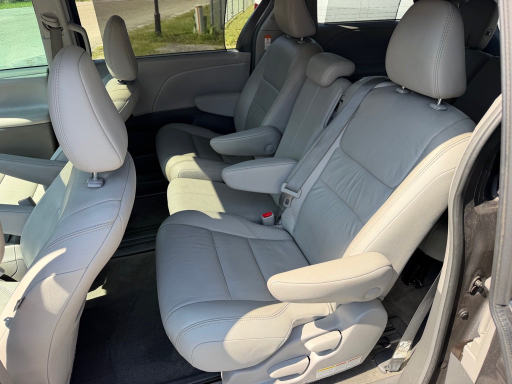 2018 Toyota Sienna Image 17