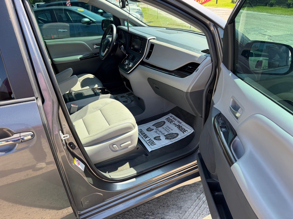 2018 Toyota Sienna Image 21